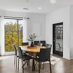 Luxury On The River 4 Beds 2.5 Bath, Walk To Downtown