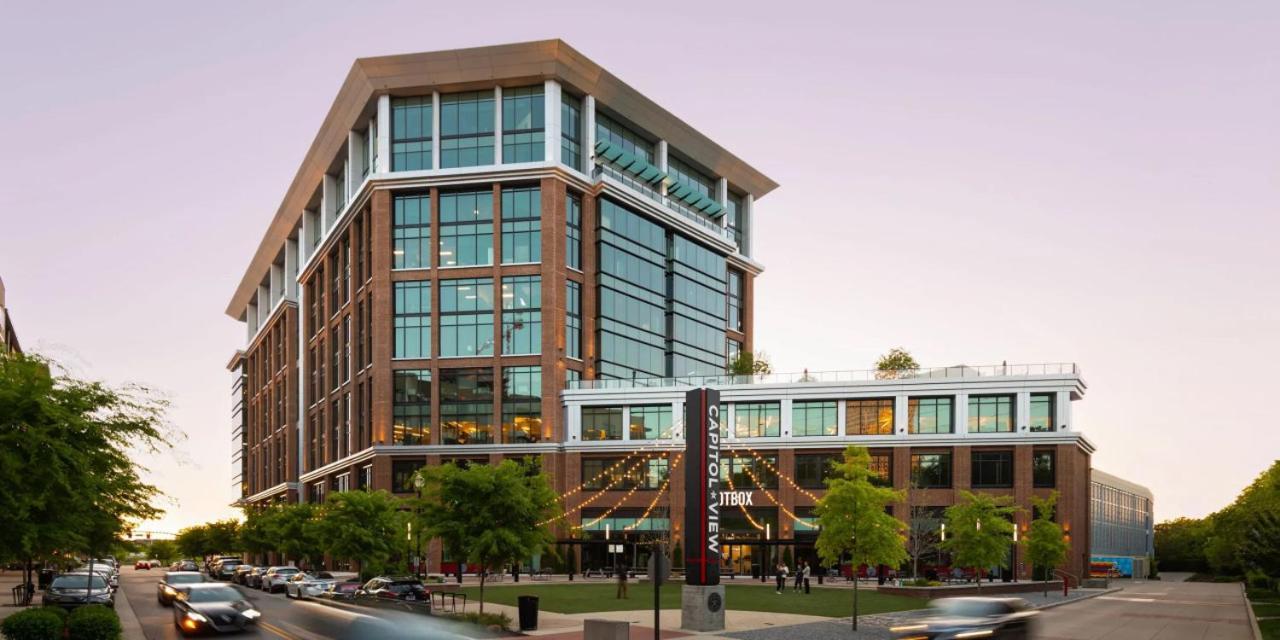 Luxury On The River 4 Beds 2.5 Bath, Walk To Downtown Apartment
