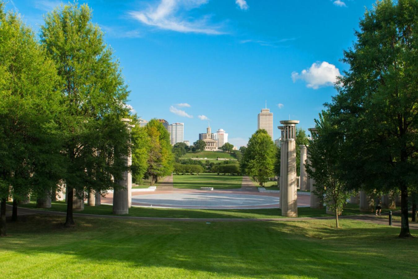 Luxury On The River 4 Beds 2.5 Bath, Walk To Downtown Apartment Nashville