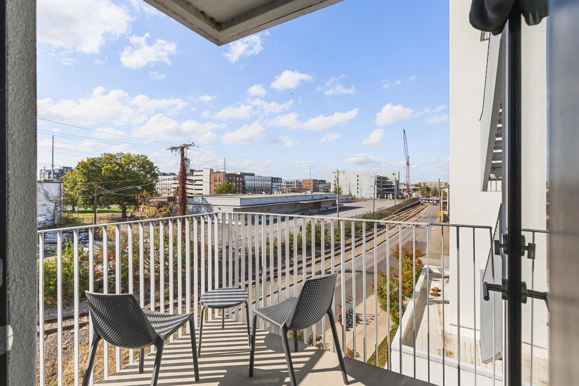 Luxury On The River 4 Beds 2.5 Bath, Walk To Downtown *