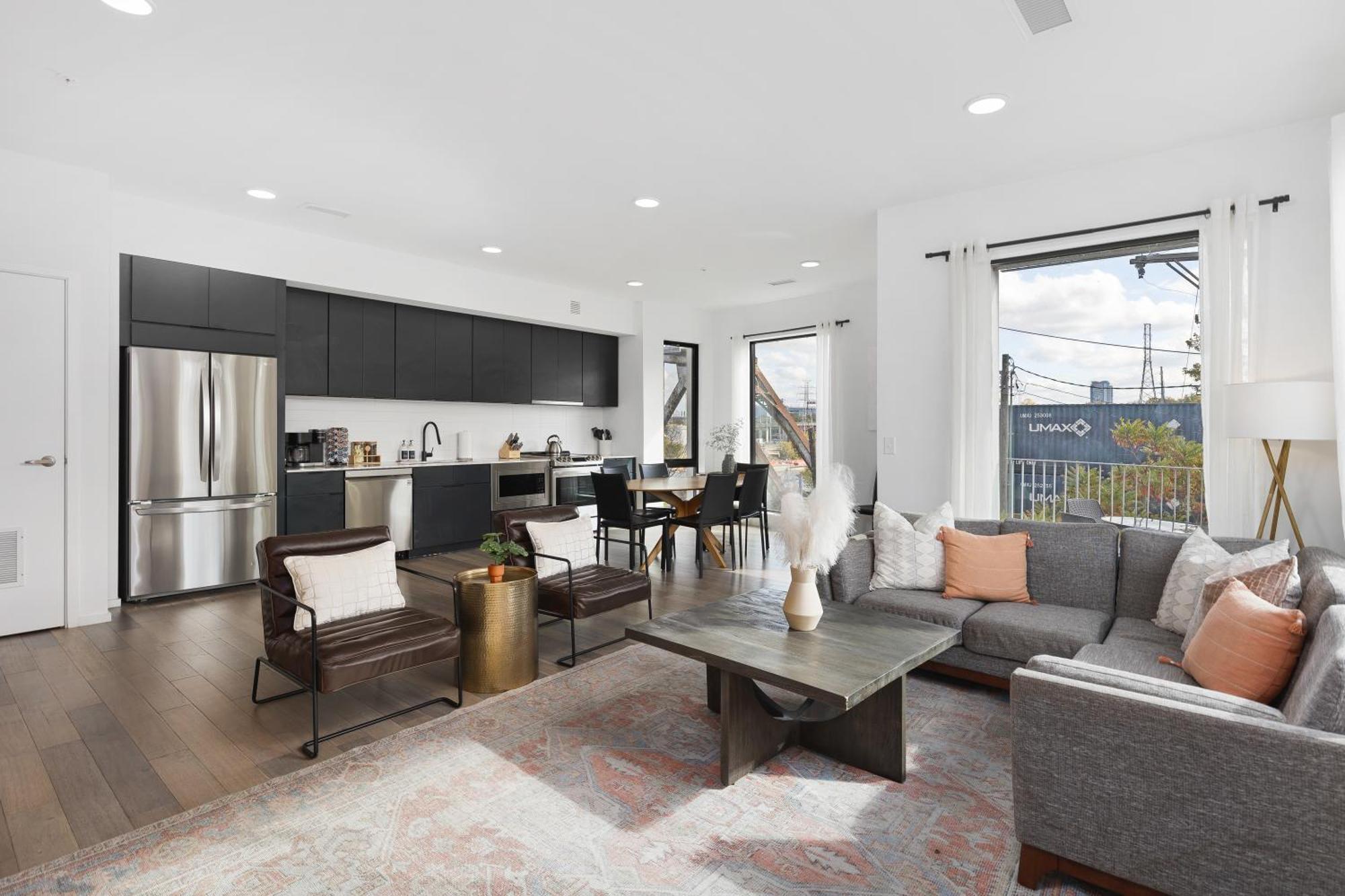 Luxury On The River 4 Beds 2.5 Bath, Walk To Downtown * Nashville