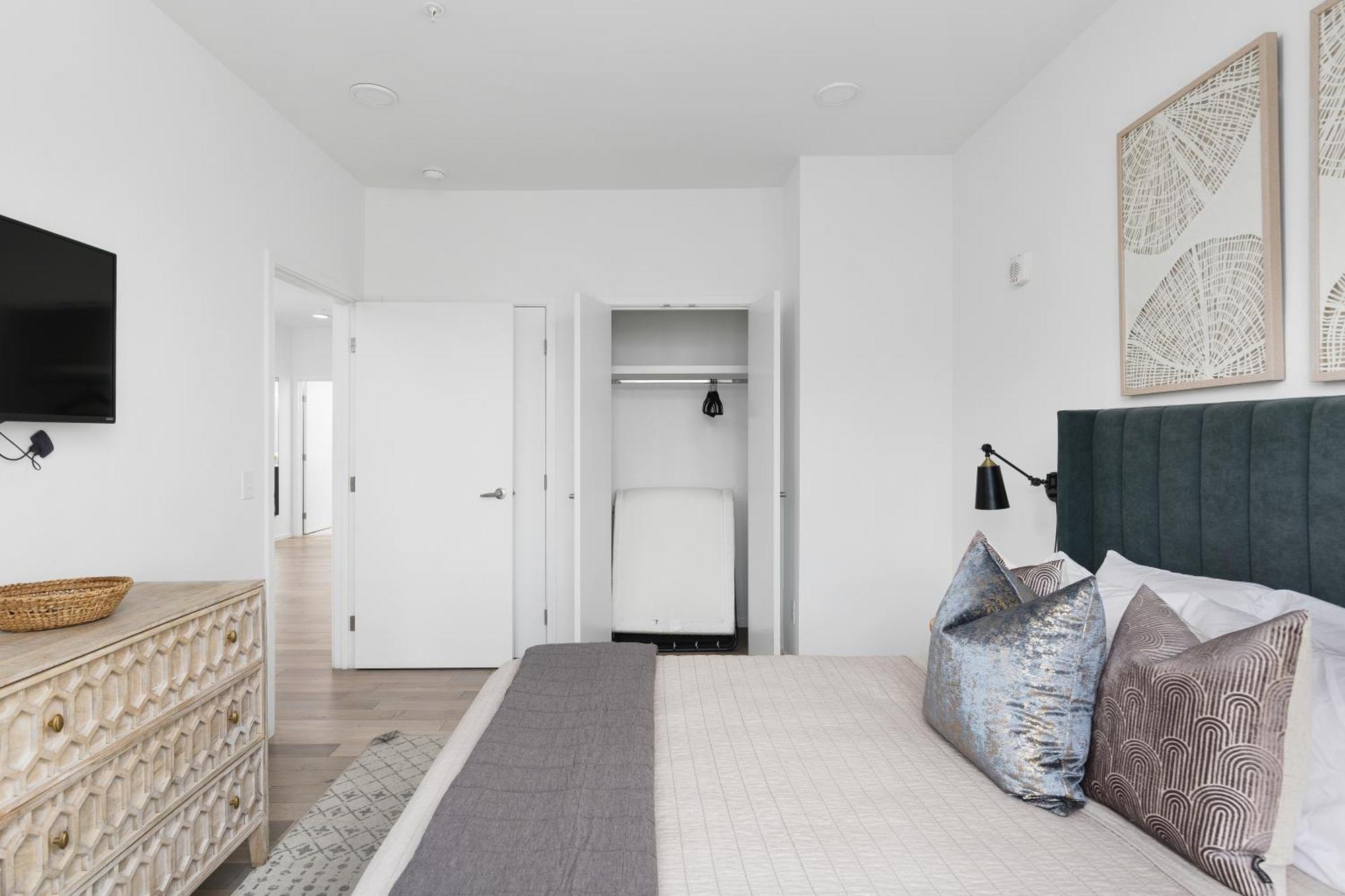Luxury On The River 4 Beds 2.5 Bath, Walk To Downtown Apartment Nashville